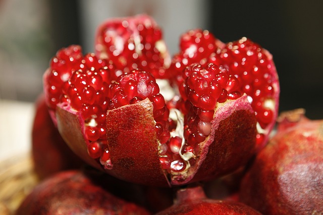 pomegranate-Image by Fruchthandel_Magazin from Pixabay